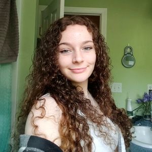 Meet your Posher, Caity